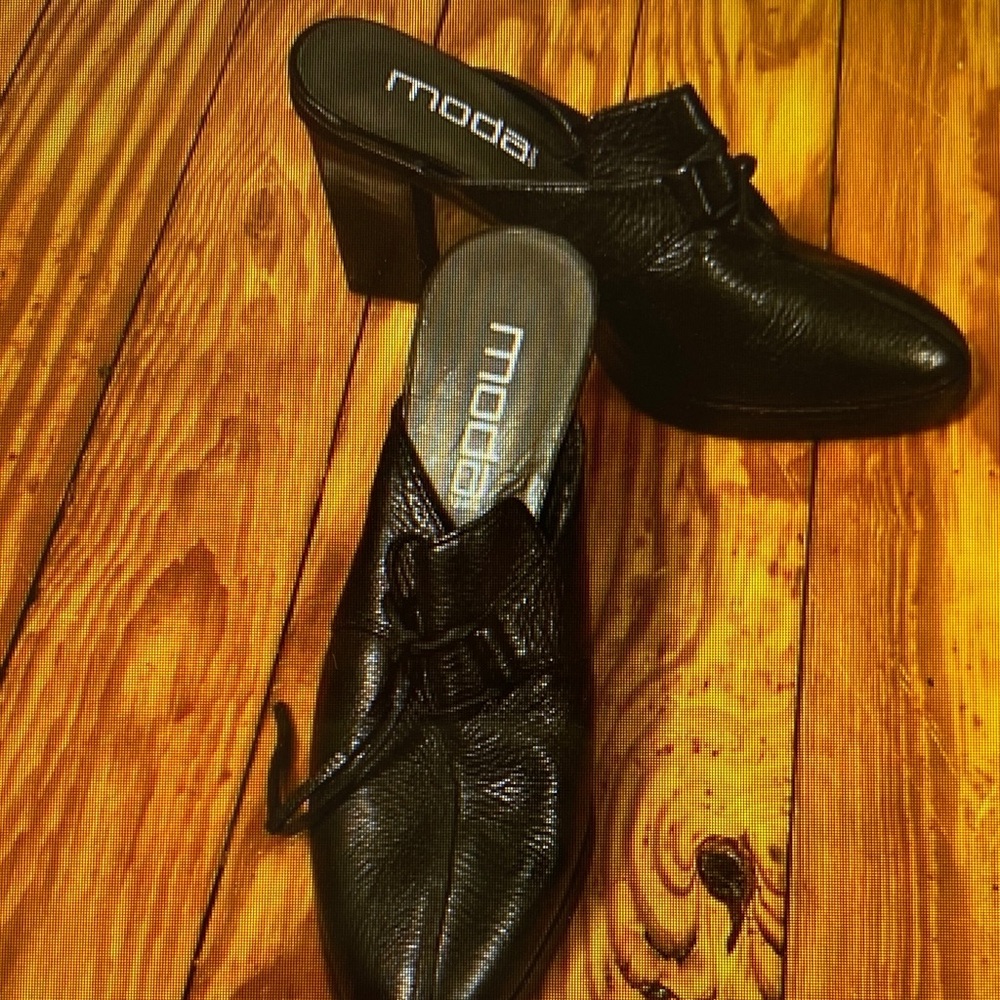 Moda Black Leather Mules